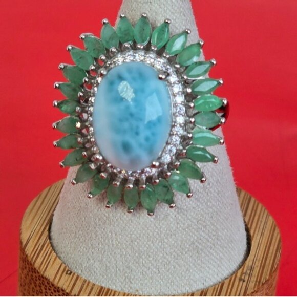 925 Stetling Silver Ring SZ 7.5 with Natural Larimar 1.5x1.2cm & Emerald Gems - Picture 5 of 12
